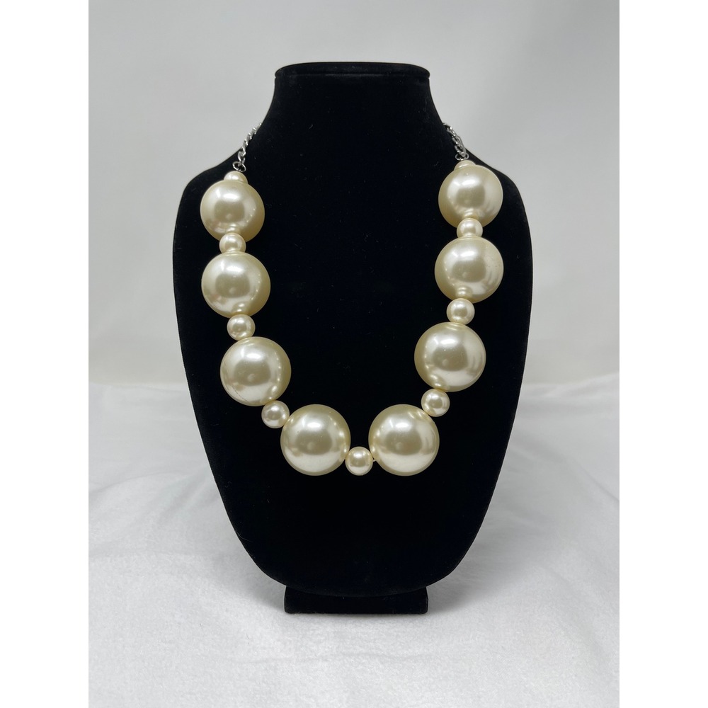 Unbranded Womens Oversized Faux Pearl Statement Necklace OS Cream Silver Tone